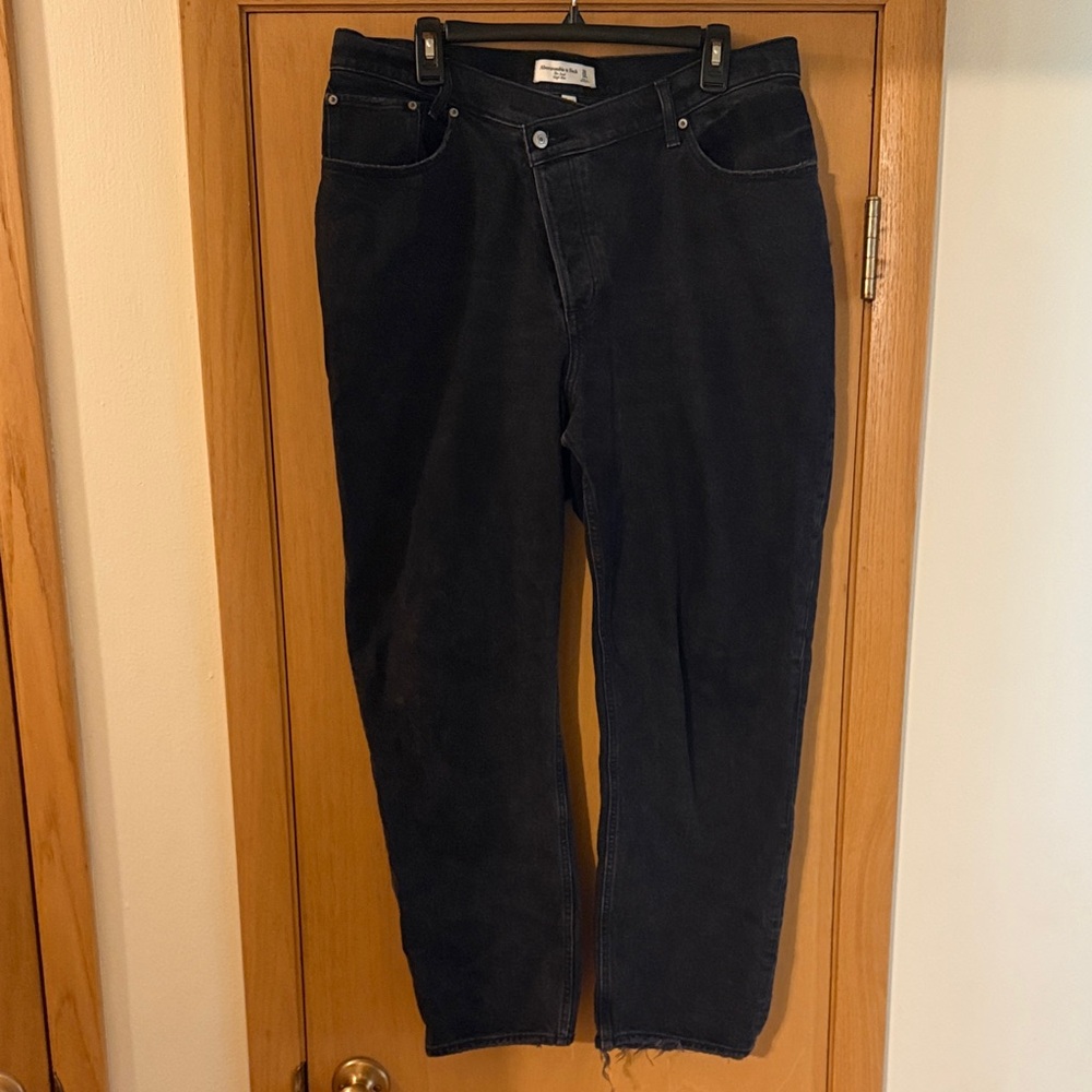 Abercrombie & Fitch Women’s The Dad High Rise Curve Love Jeans Black 14/32 Short